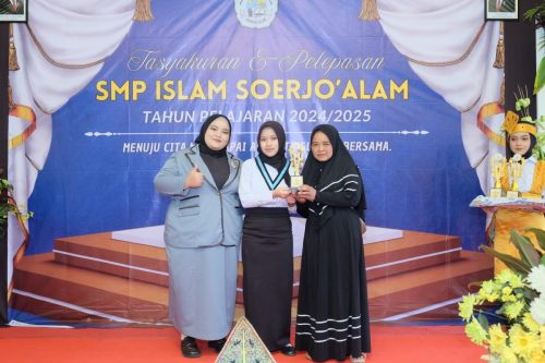 Lulusan Terbaik 3 Alicia Putri Ramadhani